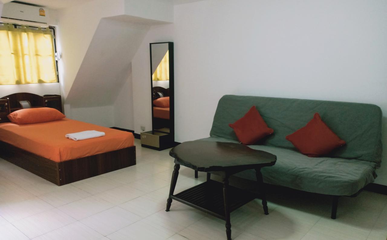Taina'S Home Sukhumvit Бангкок Екстер'єр фото